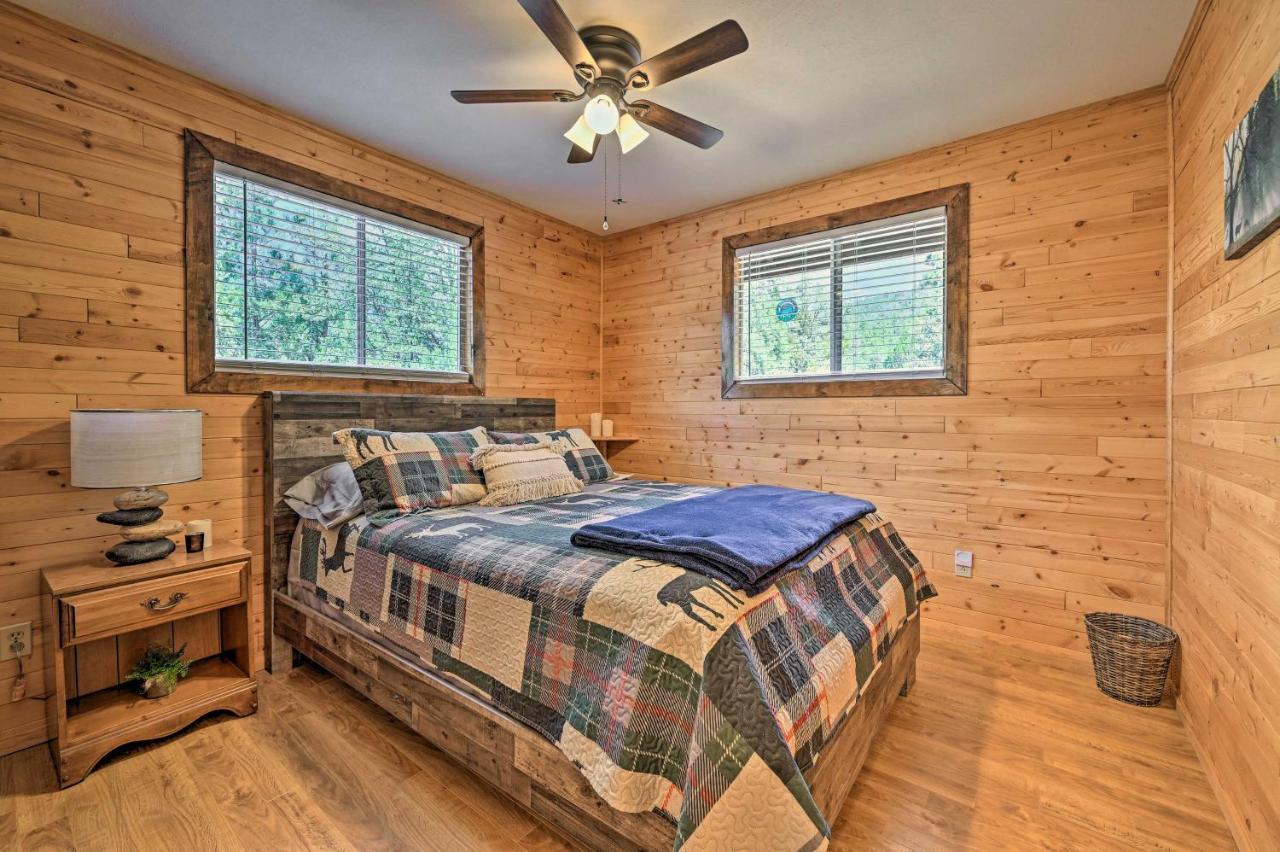 Peaceful Strawberry Cabin Fire Pit And Hot Tub Pine Bagian luar foto