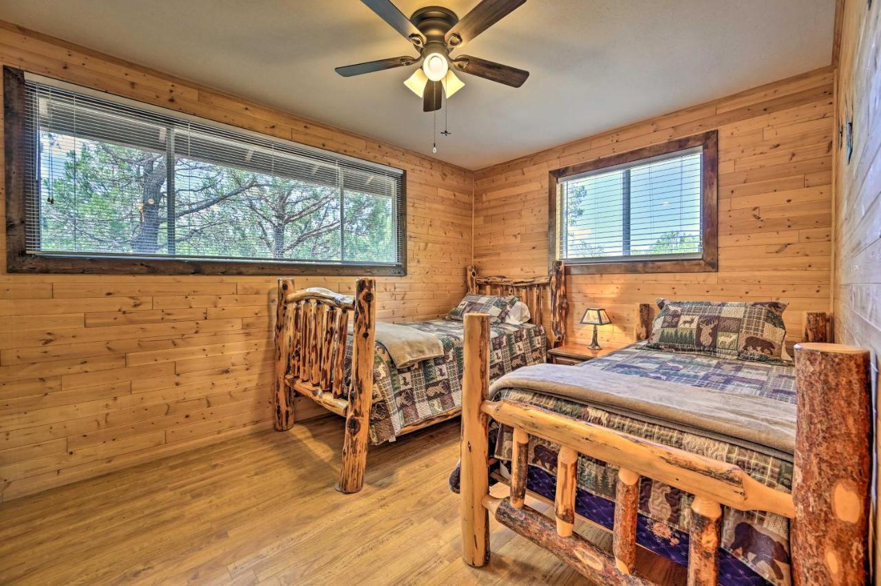 Peaceful Strawberry Cabin Fire Pit And Hot Tub Pine Bagian luar foto