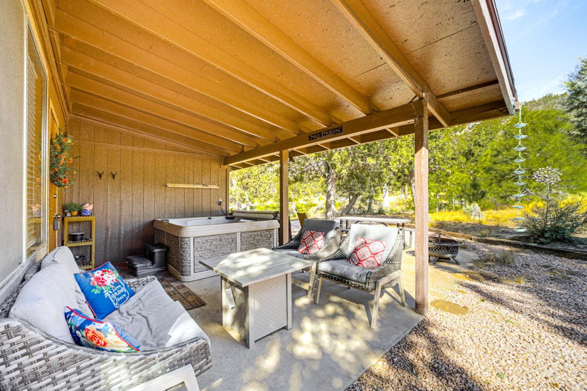 Peaceful Strawberry Cabin Fire Pit And Hot Tub Pine Bagian luar foto